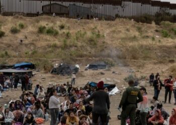 NBC: Η κυβέρνηση των ΗΠΑ προετοιμάζεται για μεγάλη αύξηση των μεταναστευτικών ροών