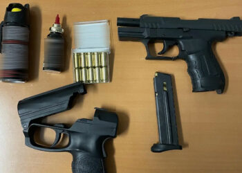 Σύλληψη 45χρονου στην Πεντέλη για κατοχή όπλων και σπρέι πιπεριού (photo)