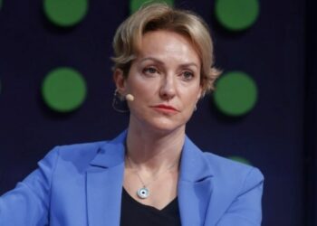 H υφ. Περιβάλλοντος ενημέρωσε τους βουλευτές της αντιπολίτευσης για τα επεισόδια με τους εποχικούς πυροσβέστες και τα ΜΑΤ