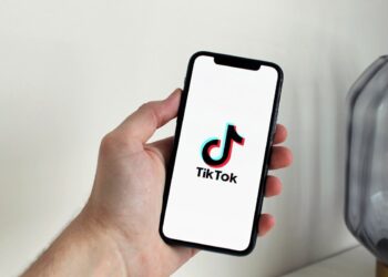 Νέο επικίνδυνο challenge στο TikTok: Δεκάδες κορίτσια αυτοτραυματίστηκαν