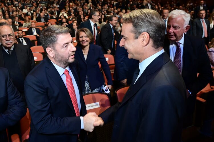 Συνάντηση Μητσοτάκη-Ανδρουλάκη των… Φώτων και ο Νέρωνας