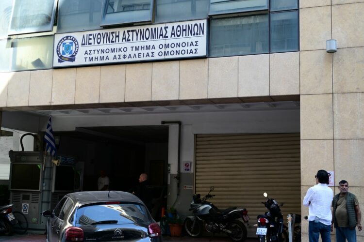 Έκλεψαν κατασχεμένα οχήματα από το ΑΤ Ομόνοιας