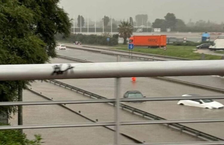 Ακραίες βροχοπτώσεις στην Καταλονία: Τεράστιος όγκος νερού σε λίγες ώρες – Υγειονομικός συναγερμός στη Βαλένθια (photo, video)