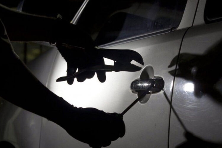 Στη «φάκα» 26χρονος για κλοπές σε αυτοκίνητα στην περιοχή της Ακρόπολης