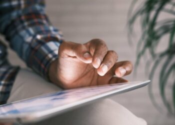 Έκτακτο επίδομα Χριστουγέννων: Ποιοι δικαιούχοι θα λάβουν από 100 έως 200 ευρώ