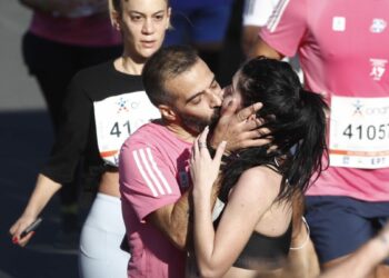 Το μαραθώνιο… φιλί – Ξεχωριστές εμφανίσεις και μηνύματα  στη μεγάλη γιορτή του κλασικού αθλητισμού (photos)
