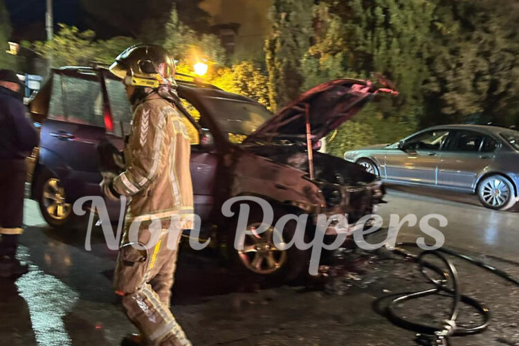Κηφισιά: Αυτοκίνητο τυλίχθηκε στις φλόγες στην Χαριλάου Τρικούπη (Photo)