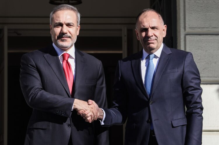 Ολοκληρώθηκε η συνάντηση Γεραπετρίτη – Φιντάν: «Δεν λύθηκαν όλα τα προβλήματα, σκοπός μας να φέρουμε κοντά τους δύο λαούς»