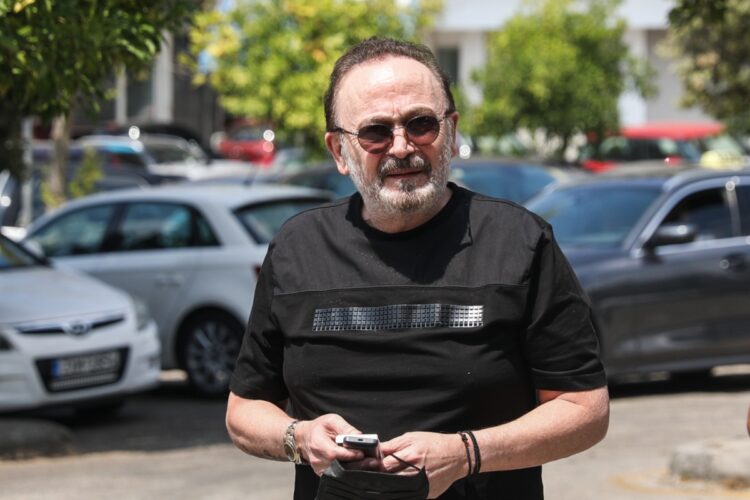 Σταμάτης Γονίδης: Μετακινώ αντικείμενα με την πίστη μου, έχω αυτό το χάρισμα (video)