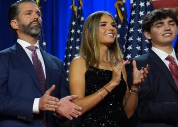 «Συγχαρητήρια παππού…»: Ποια είναι η εγγονή του Ντόναλντ Τραμπ που έκλεψε τις εντυπώσεις στην ομιλία του (photo)