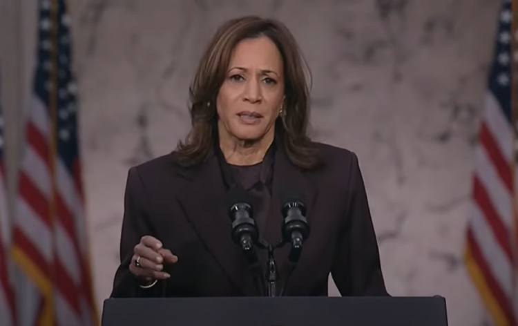 Η Κάμαλα Χάρις αποκάλυψε ότι θα βοηθήσει τον Τραμπ – Η ομιλία της αντιπροέδρου των ΗΠΑ (video)