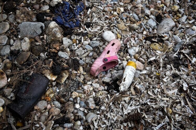 Συγγενείς θυμάτων στο Μάτι: Υπάρχουν μη ταυτοποιημένα τμήματα σορών στον ομαδικό τάφο