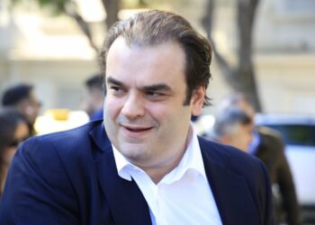 Πιερρακάκης: Περίπου 300.000 οι επικείμενες διαγραφές αιώνιων φοιτητών