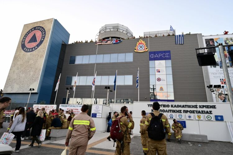 Στις 10:00 η συγκέντρωση των εποχικών πυροσβεστών στη Βουλή