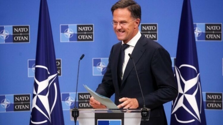 ΝΑΤΟ: Ο Μαρκ Ρούτε θέλει να συζητήσει με τον Τραμπ για την απειλή από τη Ρωσία και τη Βόρεια Κορέα
