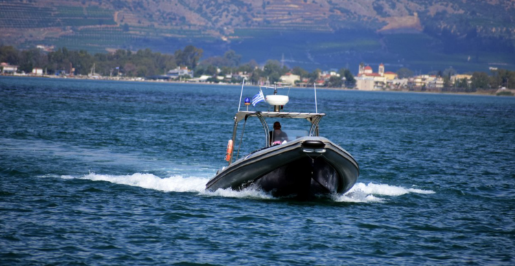 Σάμος: Το Λιμενικό διεξάγει έρευνες για τον εντοπισμό αγνοούμενου μετανάστη