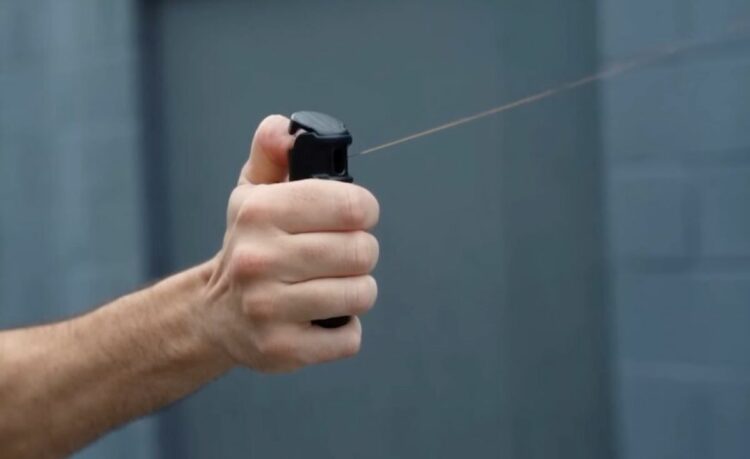 14χρονος πήρε σπρέι πιπεριού από συμμαθήτριά του και ψέκασε μέσα σε σχολείο στον Ωρωπό