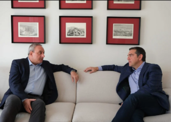 Συνάντηση Τσίπρα με τον ΓΓ του ΑΚΕΛ: Ανάγκη να ανοίξει ξανά ο διάλογος για το Κυπριακό