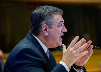 Έλληνες ευρωβουλευτές διέκοψαν την ακρόαση του Τζιτζικώστα λόγω Τεμπών