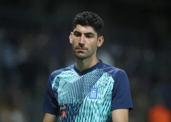 Έβγαλε τα αθλητικά και φόρεσε τα… γαμπριάτικα ο Μπουχαλάκης! (photo)