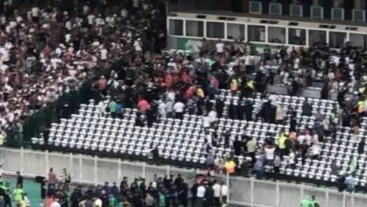 Κατέρρευσε κιγκλίδωμα σε αγώνα: Τρεις νεκροί και τουλάχιστον 70 τραυματίες!