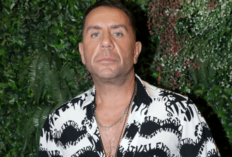 «Ρε ξεφτίλες, έξω»: Η στιγμή που ο Μαζωνάκης διακόπτει συναυλία στην Κύπρο