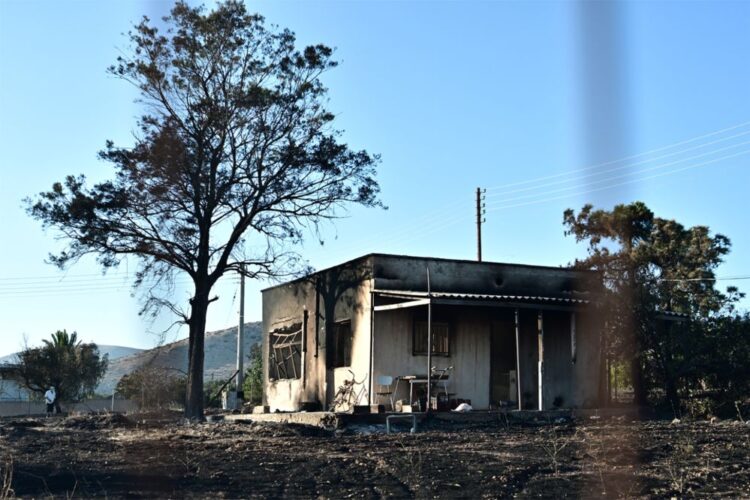 Φωτιά στην Παλαιά Φώκαια