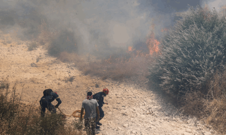 Μαίνονται ανεξέλεγκτα τα πύρινα μέτωπα στη Χίο: Έχουν εκκενωθεί 19 οικισμοί