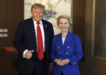 Τα έδωσε όλα στον Τραμπ η Ούρσουλα: Δασμοί 15% στα ευρωπαϊκά προϊόντα – Αγορές ενέργειας και όπλων από τις ΗΠΑ