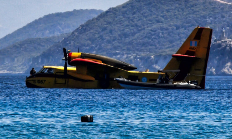Τί λένε οι δύο πιλότοι για την προσθαλάσσωση του πυροσβεστικού αεροσκάφους