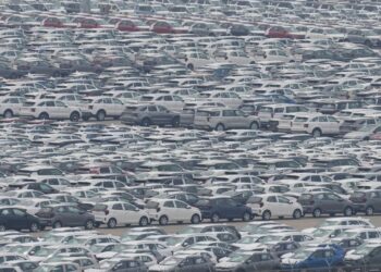 Λιμάνι της Αμβέρσας: Μετατρέπεται σε γιγάντιο πάρκινγκ αυτοκινήτων λόγω δασμών