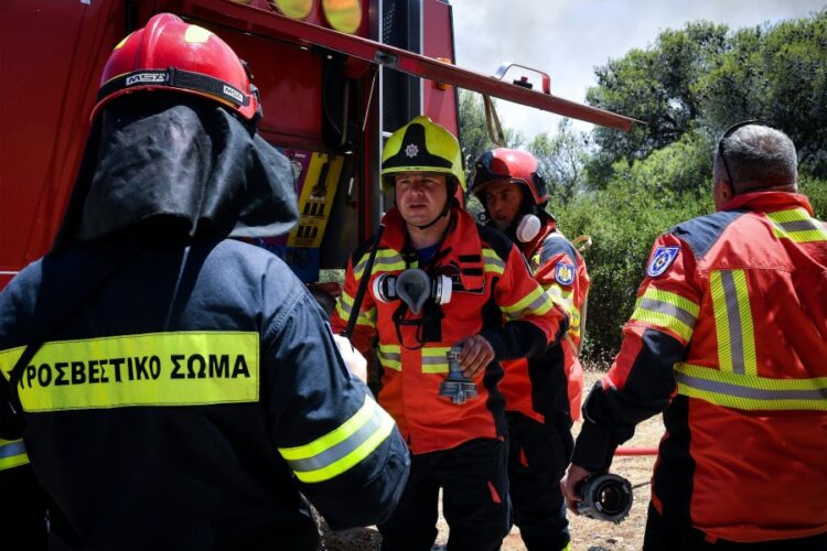 Φωτιά τώρα στην Περαία Θεσσαλονίκης