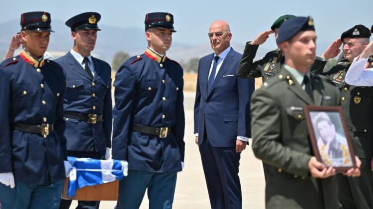 Δένδιας για μισθό των στρατεύσιμων: Ποιοι οπλίτες θα παίρνουν 100 ευρώ;
