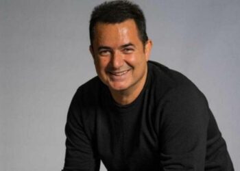 Ατζούν Ιλίτζαλι: Διακοπές στη Μύκονο με την εντυπωσιακή σύζυγό του