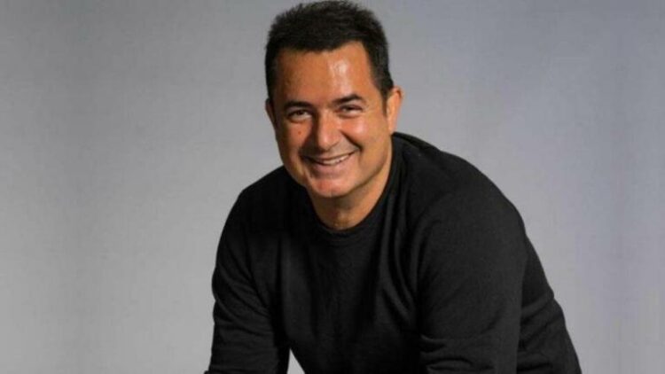 Ατζούν Ιλίτζαλι: Διακοπές στη Μύκονο με την εντυπωσιακή σύζυγό του