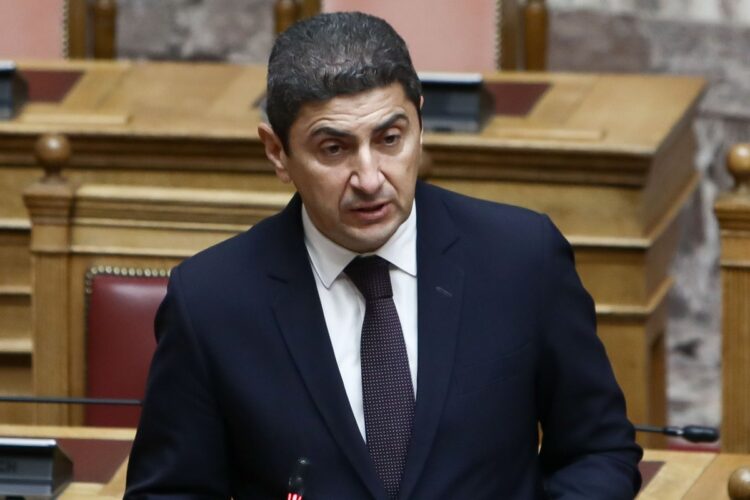 Τι έκανε ιδρωμένος 1 ώρα και 14 λεπτά ο Αυγενάκης;