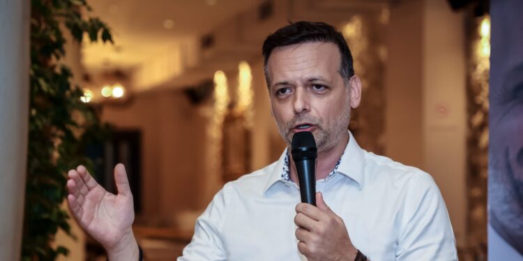 Ο Χάρης Δούκας