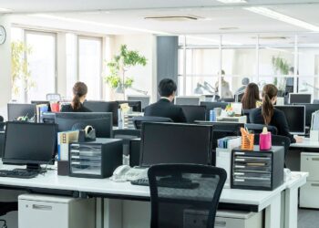 Εξειδικευμένοι αλλά όχι ικανοποιημένοι: Το νέο παράδοξο της παγκόσμιας εργασίας