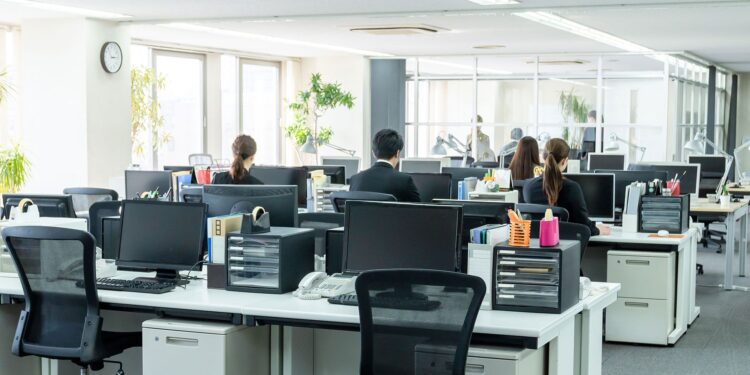 Εξειδικευμένοι αλλά όχι ικανοποιημένοι: Το νέο παράδοξο της παγκόσμιας εργασίας