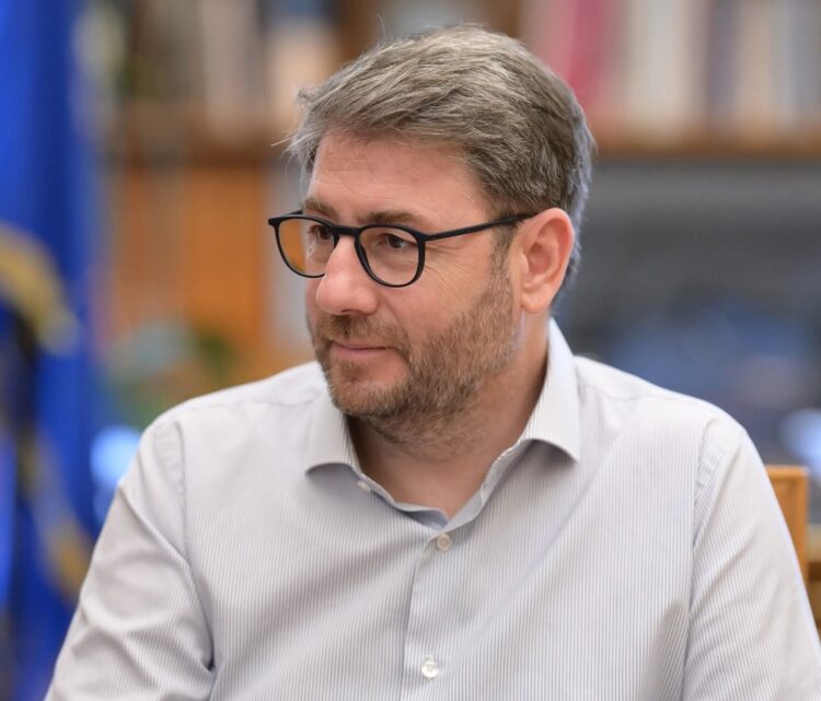 Το Tik Tok Ανδρουλάκη για τις απευθείας αναθέσεις της ΝΔ