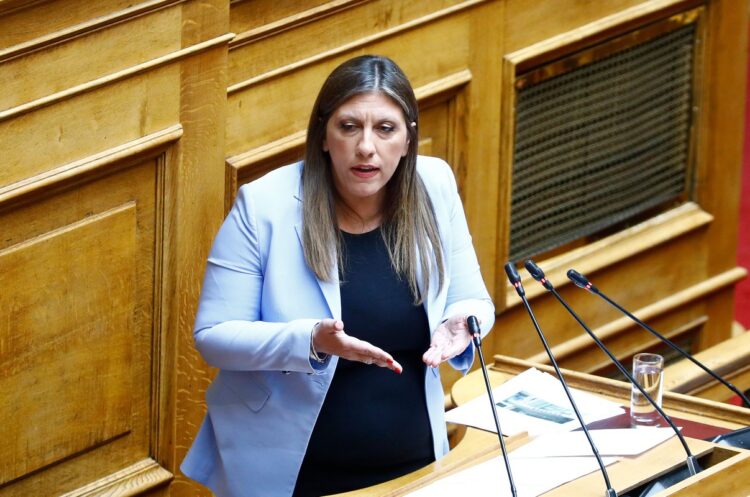Ζωή Κωνσταντοπούλου σε Αυγενάκη: «Σηκωθήκατε για να μας χτυπήσετε όπως κάνατε στο αεροδρόμιο»