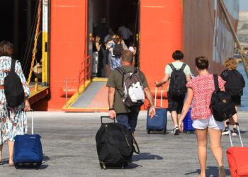 ΠΑΣΟΚ: Εξωφρενικές αυξήσεις στα εισιτήρια της ακτοπλοΐας