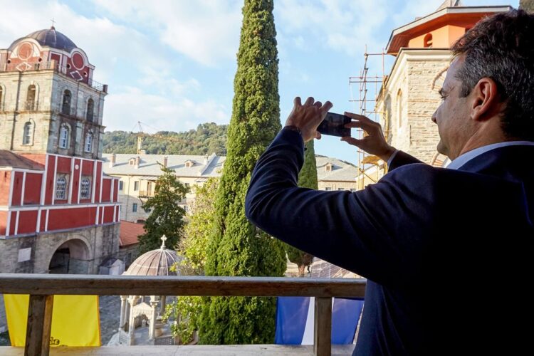 Προεκλογικό προσκύνημα στο Άγιο Όρος