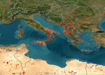 Δεκάδες πυρκαγιές σε όλη τη Μεσόγειο – Ο δορυφορικός χάρτης της NASA