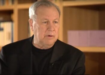 Πέθανε ο «γνωστός» μας Μπομπ Γουίλσον – Πρωτοποριακή φυσιογνωμία του σύγχονου θεάτρου