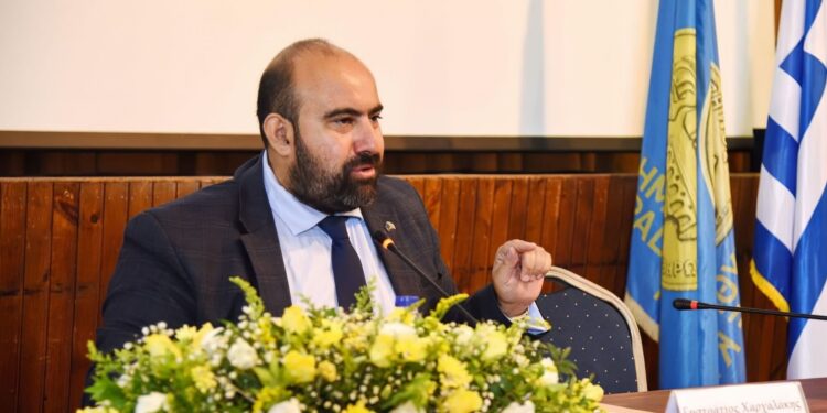 Ο Δήμαρχος Κυθήρων Στράτος Χαρχαλάκης