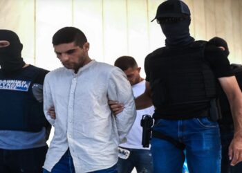 Αγία Παρασκευή: «Βγάζει από το κάδρο» την πρώην σύζυγο ο δράστης – Έκλαιγε κατά την απολογία του