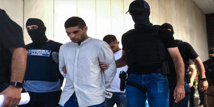 Αγία Παρασκευή: «Βγάζει από το κάδρο» την πρώην σύζυγο ο δράστης – Έκλαιγε κατά την απολογία του