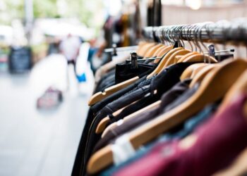 Στροφή ολοταχώς στα  μεταχειρισμένα από τους Έλληνες: 1 στους 2 τα προτιμά – Τι αγοράζουν