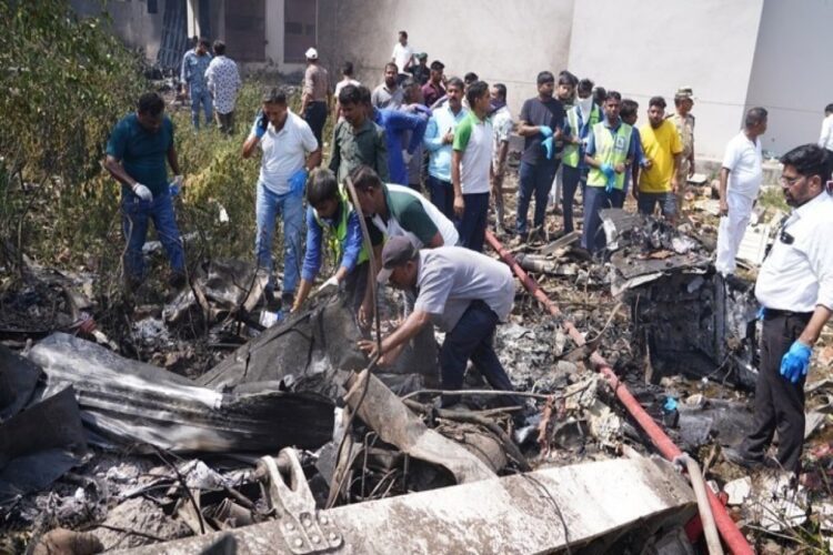 Air India: «Απέχει πολύ από το να ολοκληρωθεί» η έρευνα για τα αίτια της συντριβής του Boeing